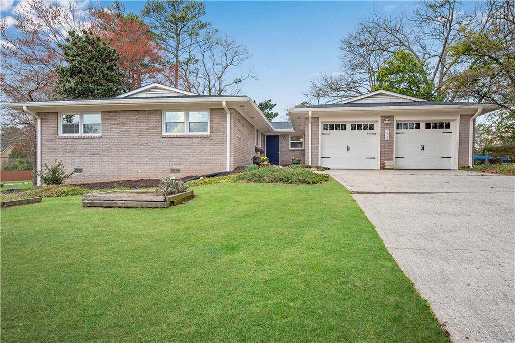 1040 Tuxedo Drive, Roswell, Georgia image 3