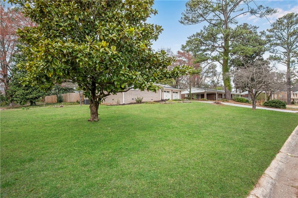 1040 Tuxedo Drive, Roswell, Georgia image 4