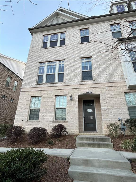 Like new move in ready 3 bedroom 3.5 bath with elevator. Open concept with gourmet kitchen, oversized primary suite with spa like bath, 2 additional bedrooms with ensuite baths. Light filled end unit. Elevator requires a land line to operate. Min 12 month lease.