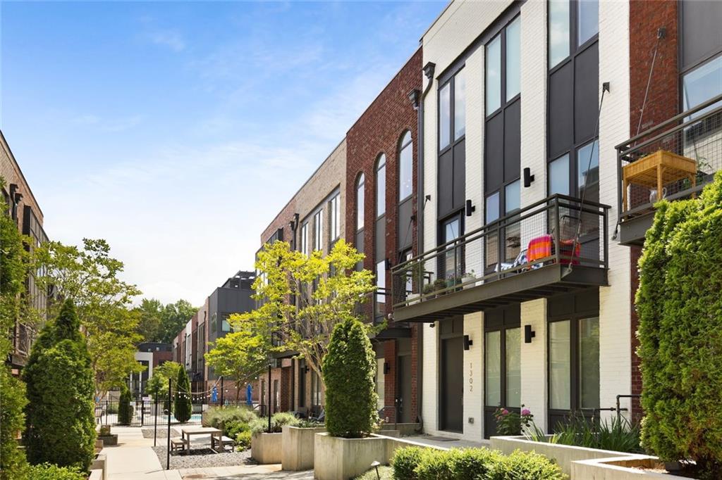 1300 Chelsea Circle NW