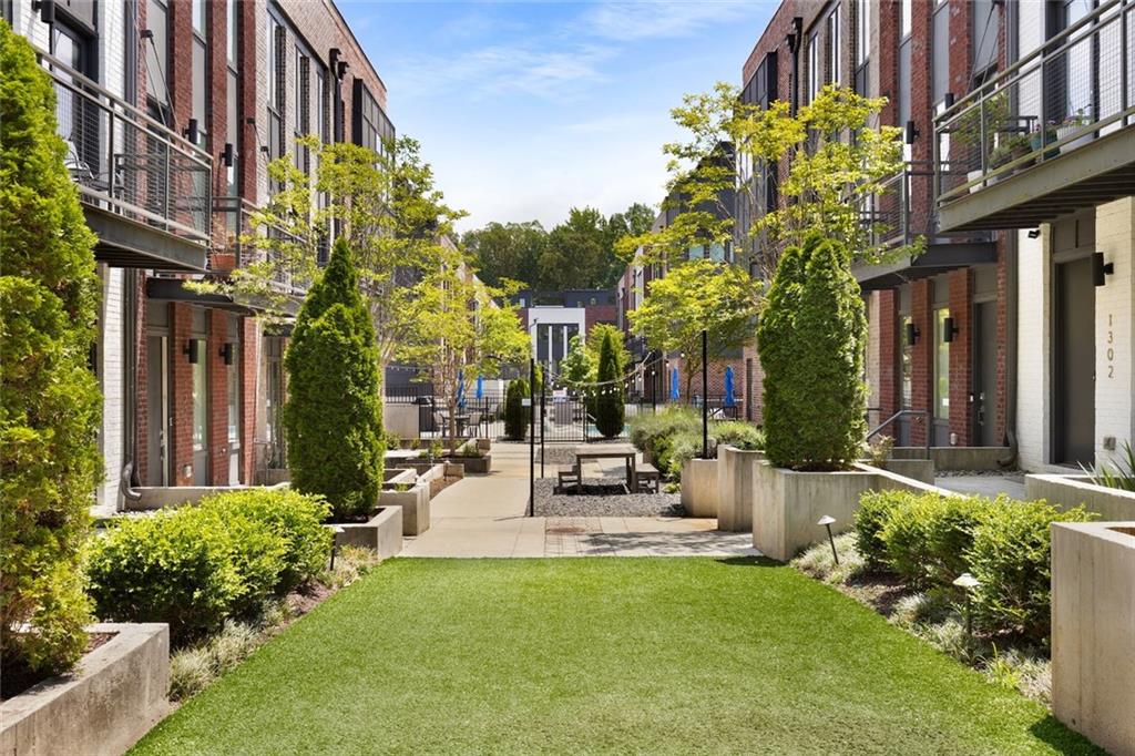 1300 Chelsea Circle NW