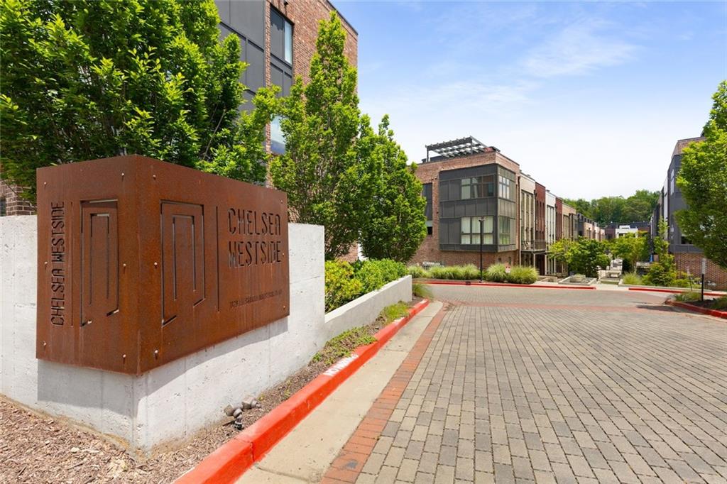 1300 Chelsea Circle NW