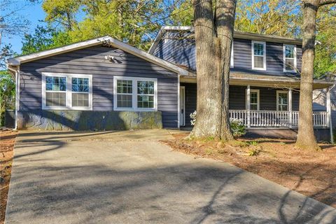 Homes For Sale - 6921 Babbling Brook Drive<br/> Clayton County, Rex, GA 30273