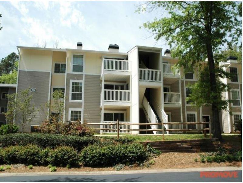 Spacious Layouts. Access to Tennis, Playgrounds, Basketball, 50 Acre Lake and Three Pools. Separate Dining Rooms. Across from Esther Jackson Magnet School. Complimentary Bike, Kayak, and Paddle Board Rentals. Amazon Hub Package Locker System.