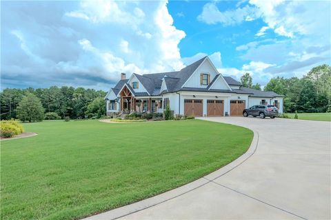 A home in Adairsville