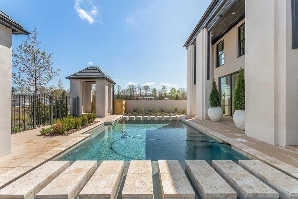 245 Roycroft Lane