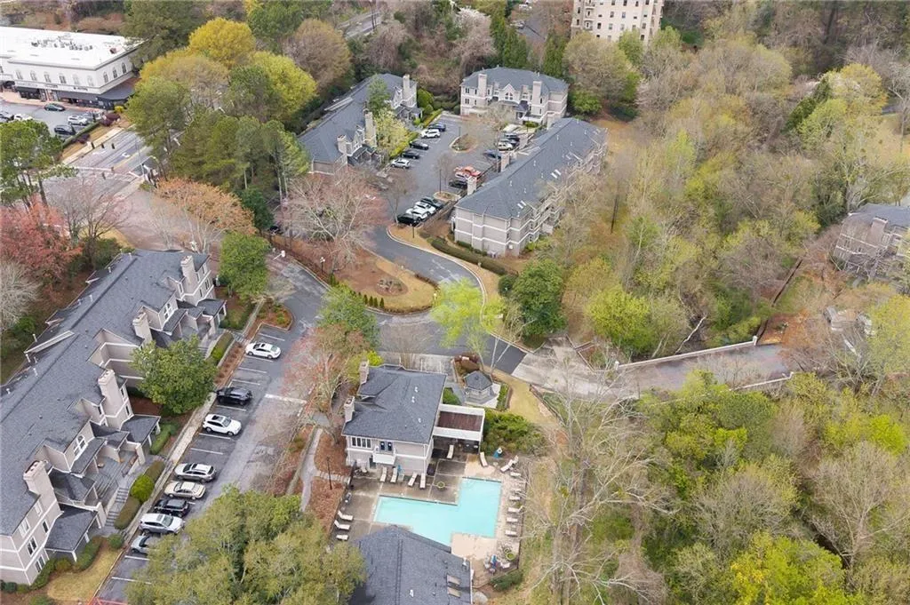 Atlanta, Georgia 30324, United States, 3 Bedrooms Bedrooms, ,2 BathroomsBathrooms,Residential,Active,220095