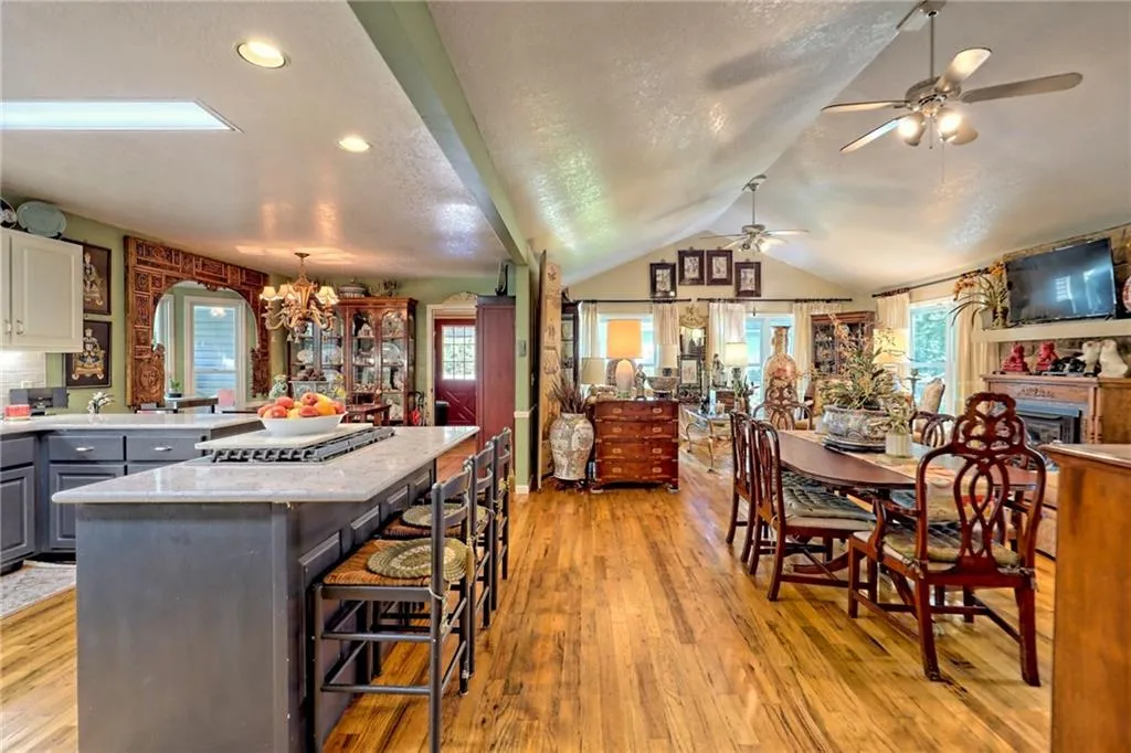 Dillard, Georgia 30537, United States, 4 Bedrooms Bedrooms, ,4 BathroomsBathrooms,Residential,Active,50953