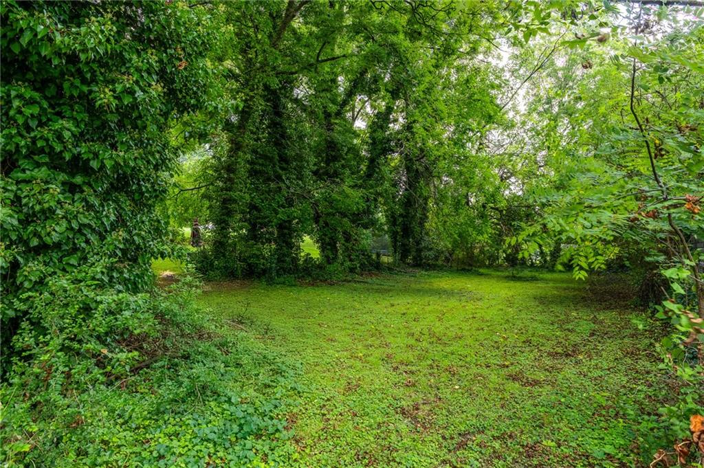 Residential lot for sale in the heart of Gainesville! Conveniently located near the downtown square, restaurants, shopping, and Northeast Georgia Medical Center. Zoned R-II, allowing for single-family homes including site-built, industrialized, or manufactured. Located within Gainesville City Schools, known for strong academics and community programs. No soil test or survey available; buyer to verify all information and complete due diligence.