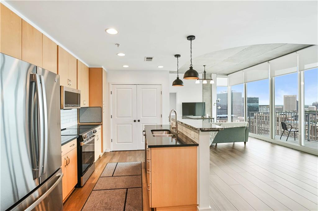 860 Peachtree Street NE 1718