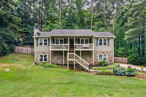 Homes For Sale - 325 Presidential Drive<br/> Dallas, GA 30157