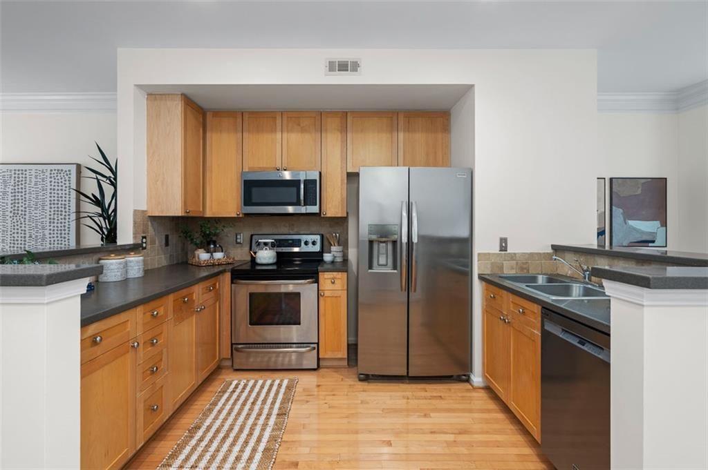 951 Glenwood Avenue SE 2905