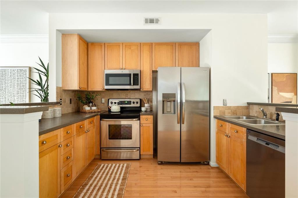951 Glenwood Avenue SE 2905