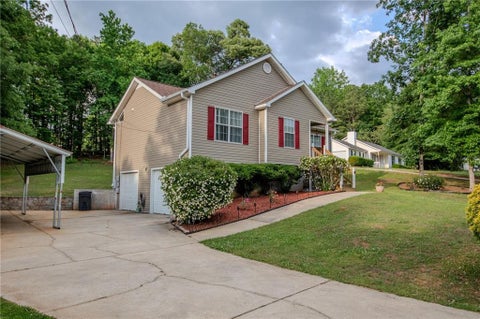 Homes For Sale - 198 Brenda Ellen Drive<br/> Senoia, GA 30265