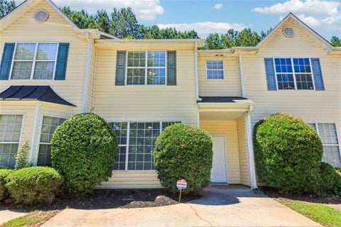 Townhouse For Sale - 6745 Sunset Hills Boulevard<br/> Rex, GA 30273