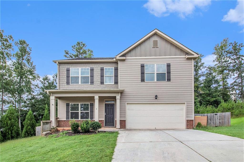 4BR Heritage Pointe gem with upstairs loft, fenced backyard, and resort-style amenities—minutes to Tanger & Ashley Park!
Beautiful 4BR/3.5BA traditional home on a quiet cul-de-sac in Heritage Pointe! Built in 2019, this home features an open-concept kitchen with island, granite countertops, espresso cabinets, stainless steel appliances, and hardwood/travertine floors. The spacious owner’s suite offers a spa-like bath with dual sinks, soaking tub, separate shower, and walk-in closet. Upstairs loft + 3 bedrooms provide plenty of space. Enjoy a fenced backyard with patio.
Community amenities include a pool, playground, fitness center, and tennis courts. You will appreciate being minutes to Historic Downtown Senoia dining, plus shopping at Tanger Outlets and Ashley Park Shopping Center. Welcome Home!