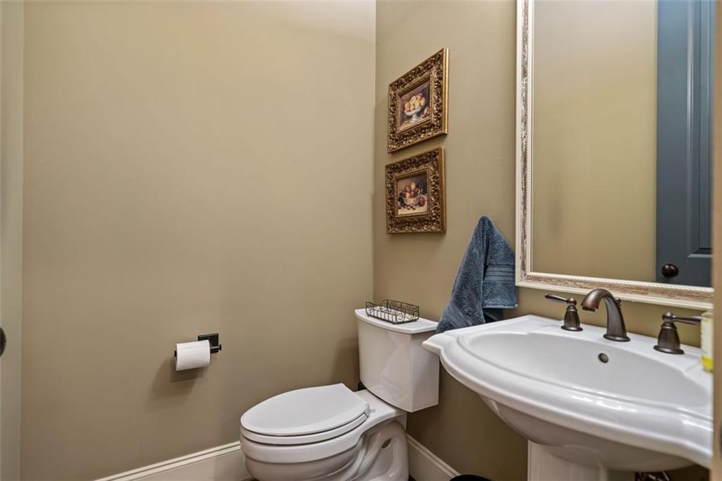 2490 Hillandale Circle, Cumming, Georgia image 8