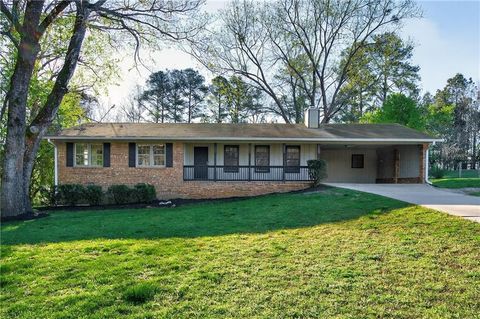 Homes For Sale - 4031 Chestnut Drive<br/> Flowery Branch, GA 30542