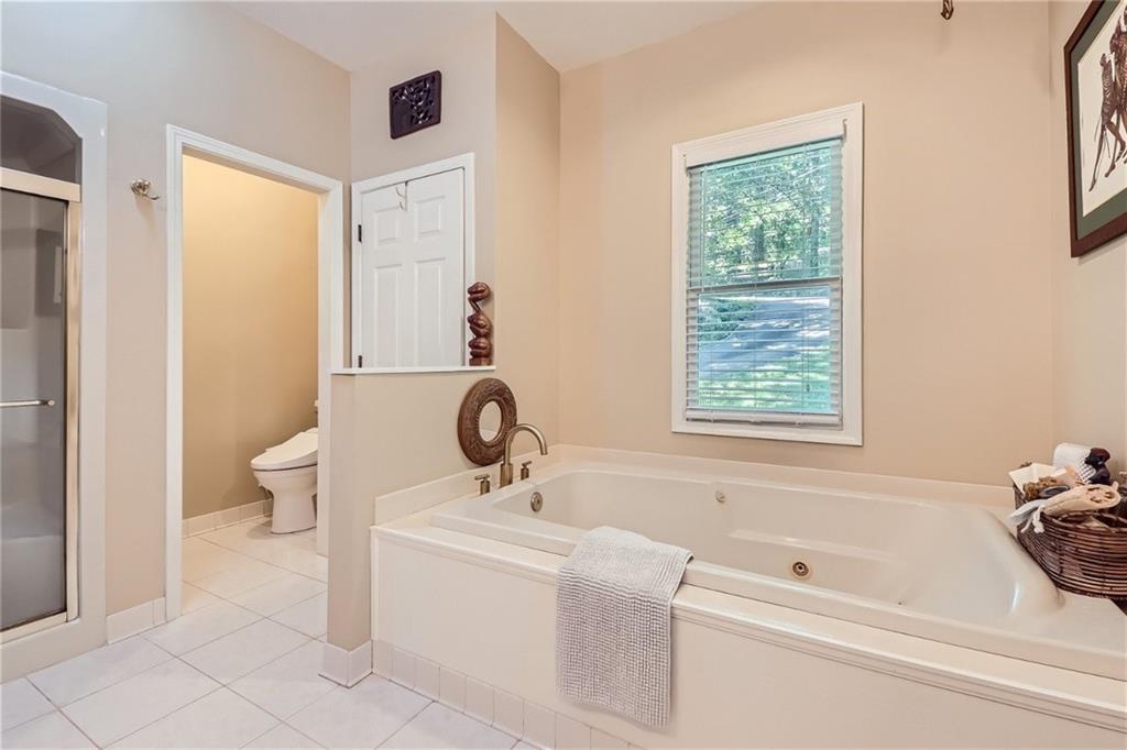 1872 Lake Lucerne Drive, Lilburn, Georgia image 17