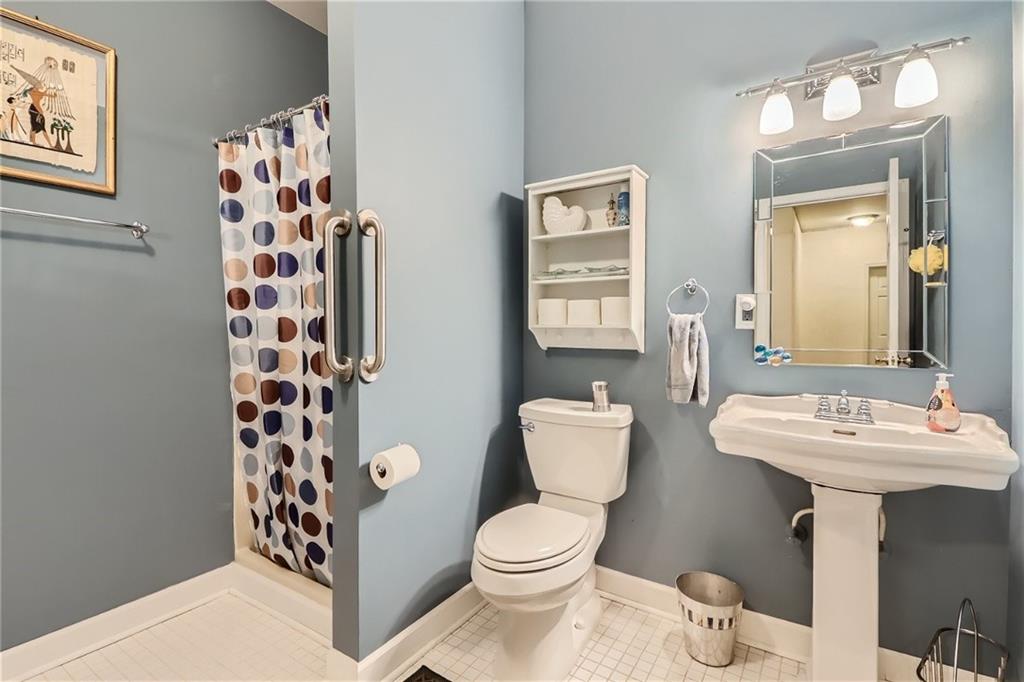 1872 Lake Lucerne Drive, Lilburn, Georgia image 28