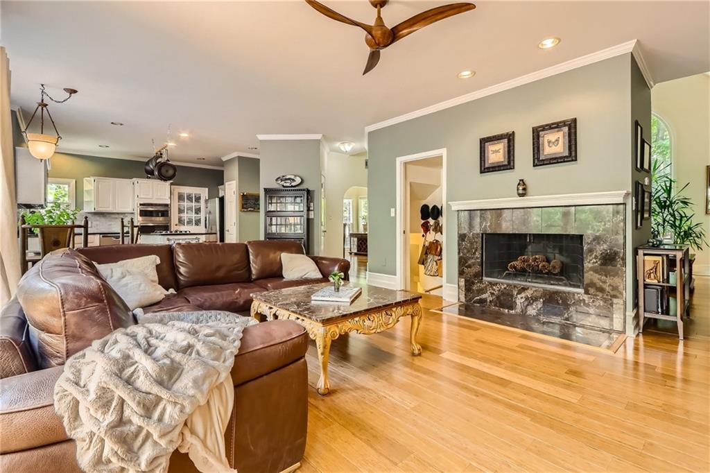 1872 Lake Lucerne Drive, Lilburn, Georgia image 10