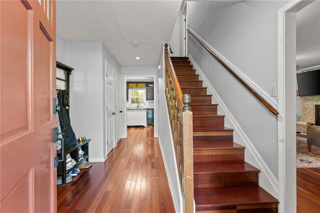 670 NW Harbor Cove
