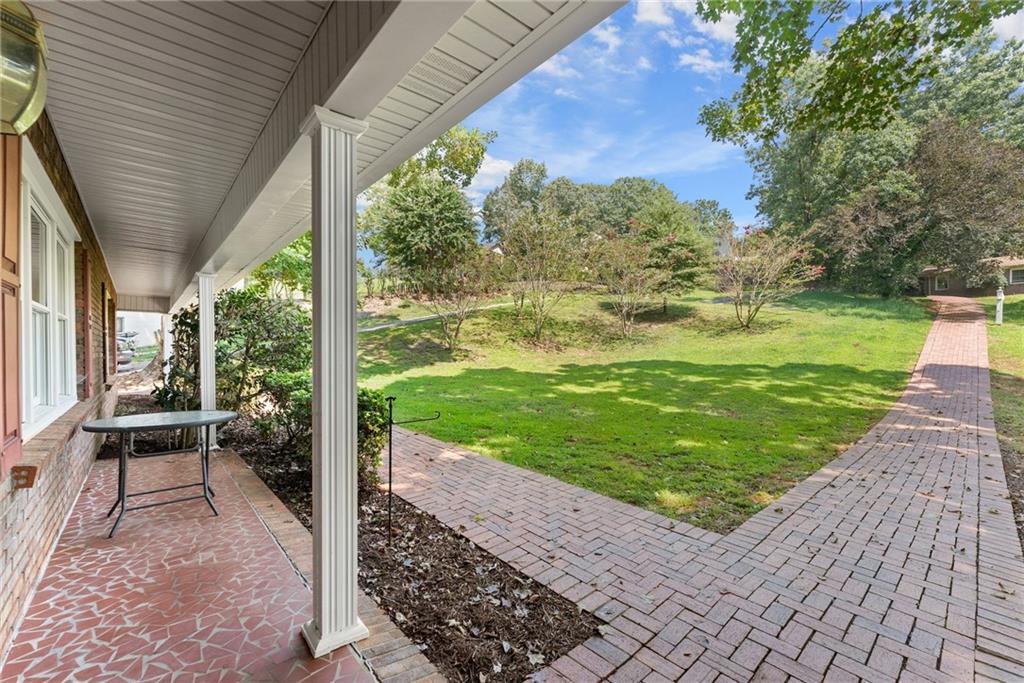 670 NW Harbor Cove