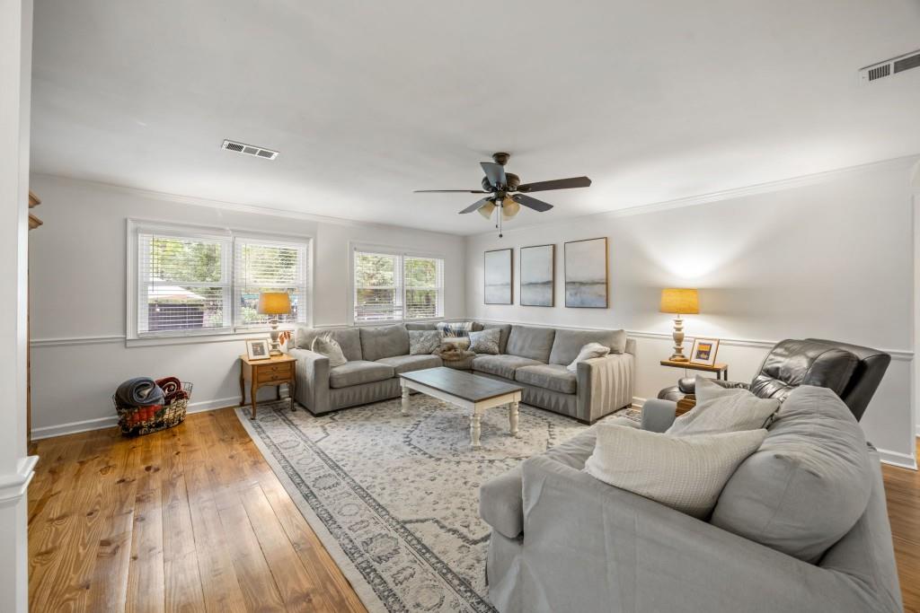 285 Air Acres Way