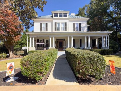 Homes For Sale - 225 N Indian Springs Drive<br/> Monroe County, Forsyth, GA 31029