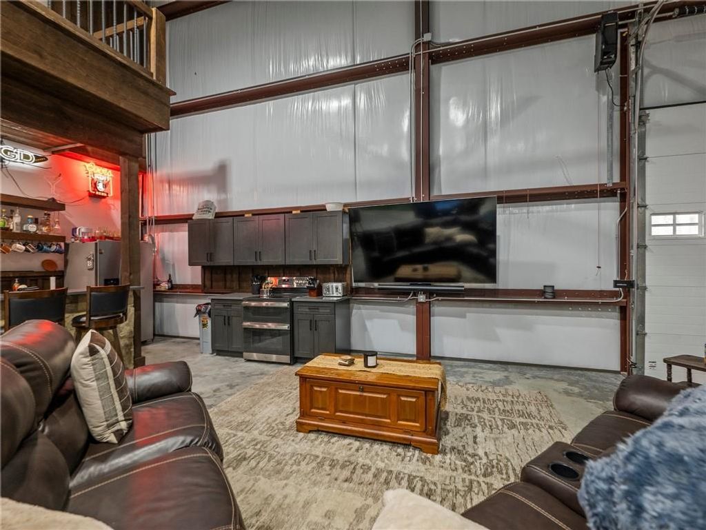 listing image 124