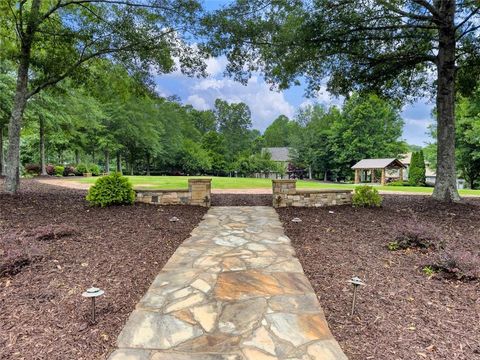 A home in Dawsonville