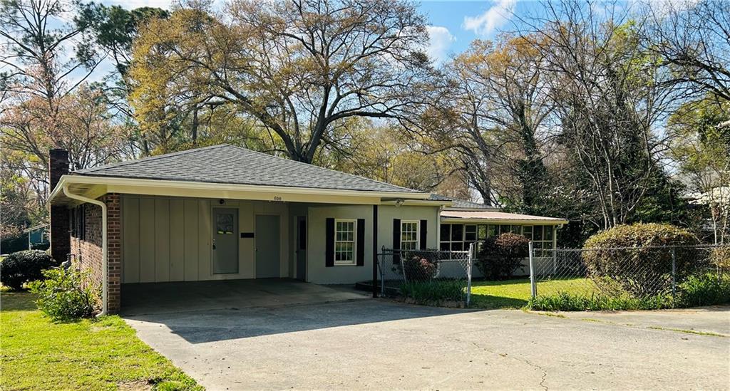 600 Oakcrest Drive