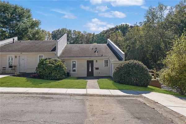 237 GOSHEN LN, WOODSTOCK, GA 30188 - Image e37df1007f2610accceda2ed8cb992df/198889569