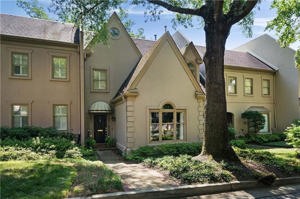 Photo of 2525 Peachtree Road NE #25, Atlanta, GA 30305 (MLS # 7704110)