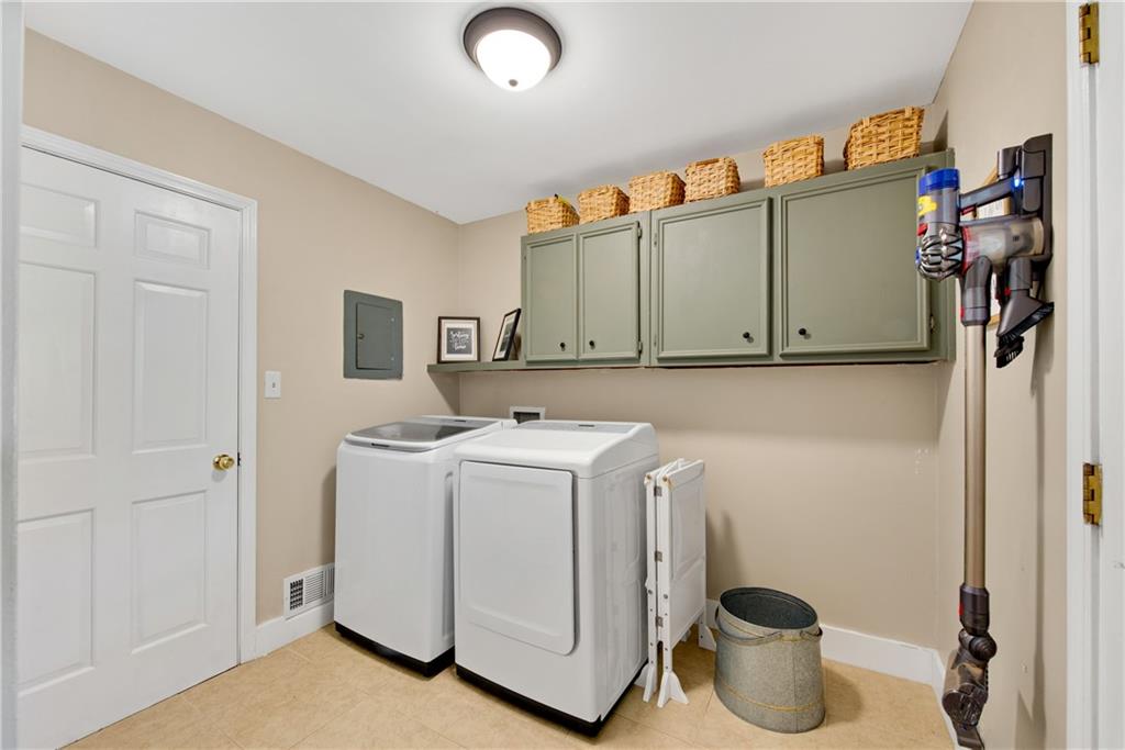 3989 Dunbarton Way, Roswell, Georgia image 13