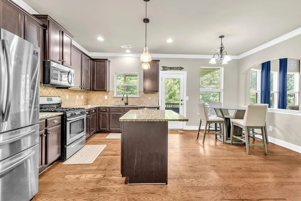 Atlanta, Georgia 30331, United States, 6 Bedrooms Bedrooms, ,4 BathroomsBathrooms,Residential,Pending,156387