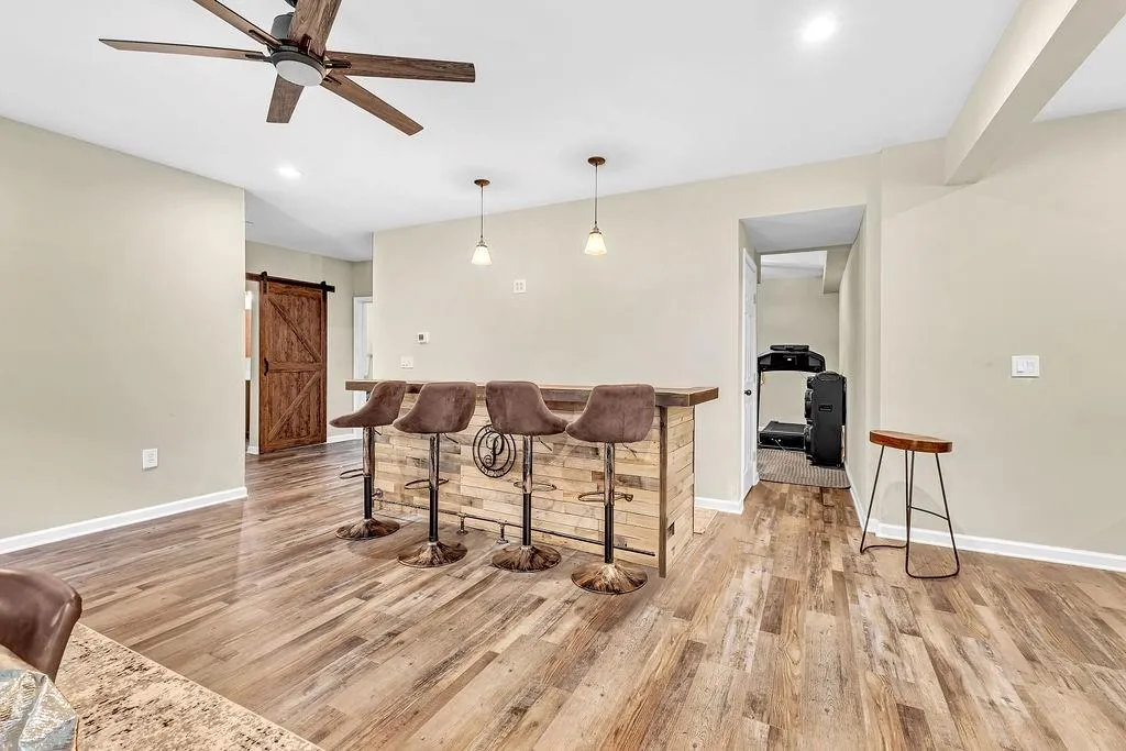 Atlanta, Georgia 30331, United States, 6 Bedrooms Bedrooms, ,4 BathroomsBathrooms,Residential,Pending,156387