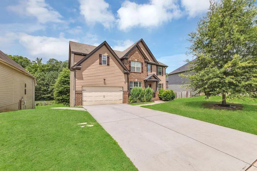 Atlanta, Georgia 30331, United States, 6 Bedrooms Bedrooms, ,4 BathroomsBathrooms,Residential,Pending,156387