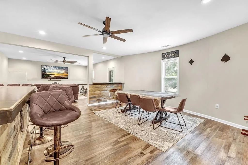 Atlanta, Georgia 30331, United States, 6 Bedrooms Bedrooms, ,4 BathroomsBathrooms,Residential,Pending,156387