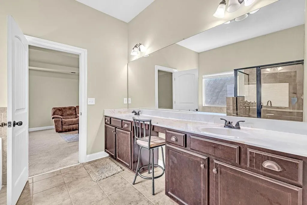 Atlanta, Georgia 30331, United States, 6 Bedrooms Bedrooms, ,4 BathroomsBathrooms,Residential,Pending,156387