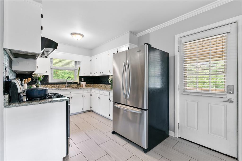 2337 Elmwood Circle, Atlanta, Georgia image 7