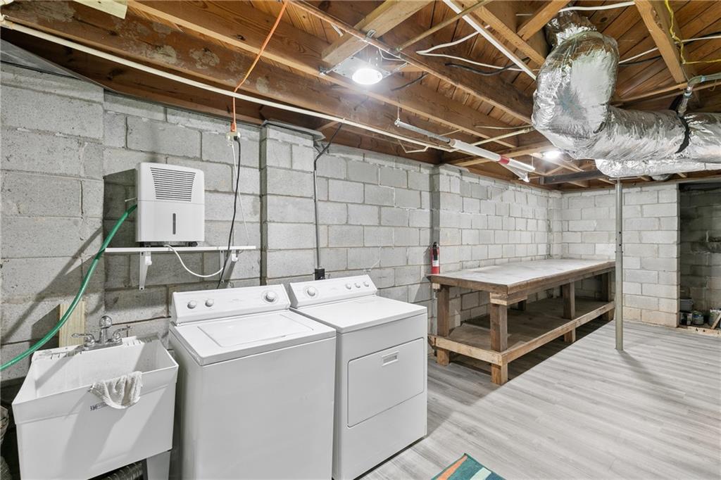 2337 Elmwood Circle, Atlanta, Georgia image 21