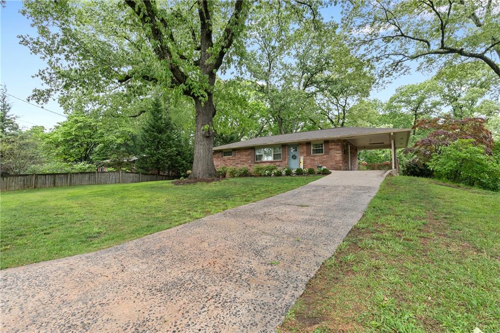 2337 Elmwood Circle, Atlanta, Georgia image 3