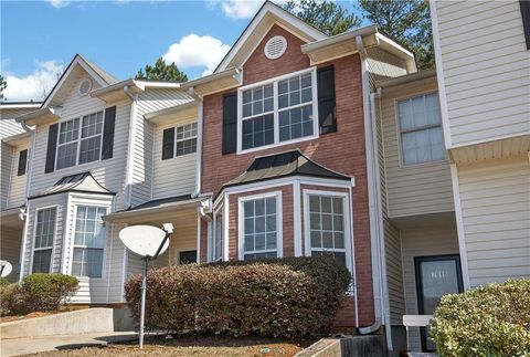 Townhouse For Sale - 7614 Creekside Lane<br/> Riverdale, GA 30296