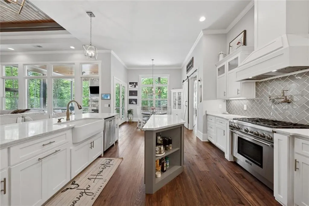 Alpharetta, Georgia 30004, United States, 6 Bedrooms Bedrooms, ,5 BathroomsBathrooms,Residential,Active,129028