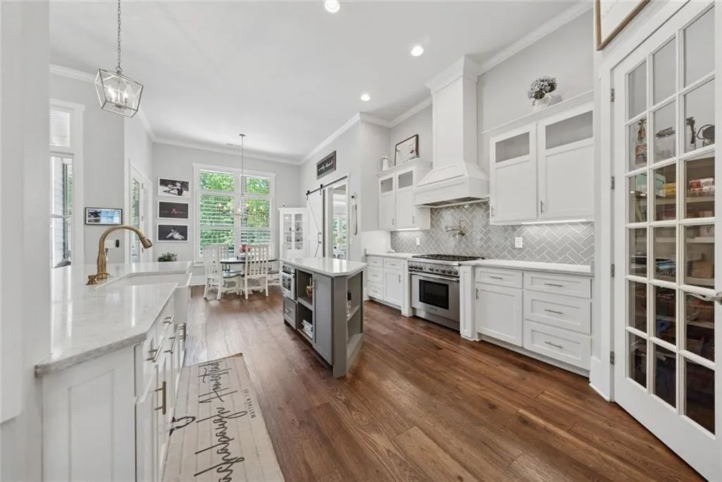 Alpharetta, Georgia 30004, United States, 6 Bedrooms Bedrooms, ,5 BathroomsBathrooms,Residential,Active,129028