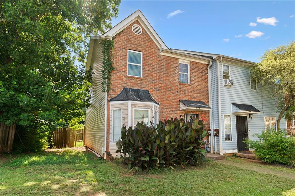 This stylish and recently renovated townhouse offers a perfect blend of comfort and convenience. Located in Cobb County, this home is ideal for first time home buyers, investors, etc. Home features 3 bedroom with ample closet space, 2.5 bathrooms, which have been renovated with quartz new vanities and quartz countertops. Durable and elegant luxury vinyl flooring. Freshly painted, with updated fixtures. This move-in ready home is close to shopping, dining, schools and major commuter routes. Don't miss the chance to own a beautifully renovated property in a prime location.