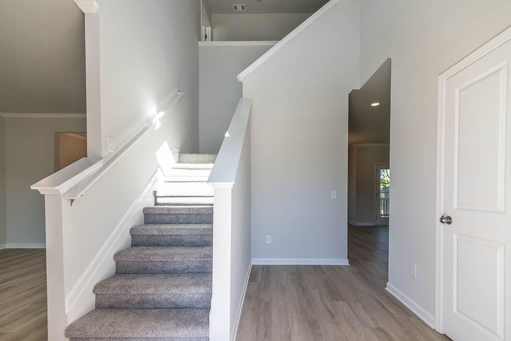 5032 Falcon Point