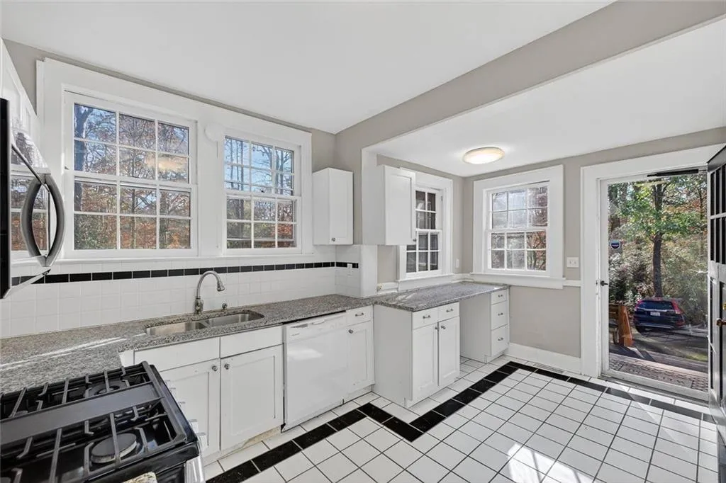 Atlanta, Georgia 30307, United States, 2 Bedrooms Bedrooms, ,1 BathroomBathrooms,Residential,Coming Soon,249497