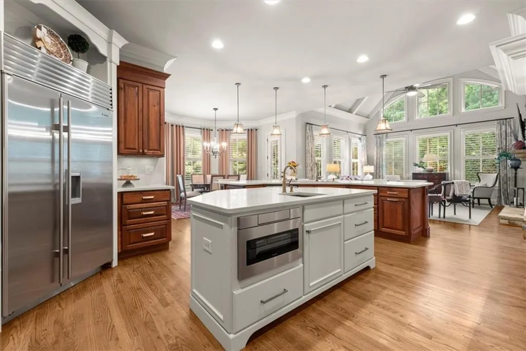 Milton, Georgia 30004, United States, 6 Bedrooms Bedrooms, ,7 BathroomsBathrooms,Residential,Pending,46332